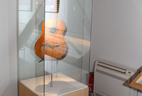 Guitarra del Museo-Legado Ángel Barrios